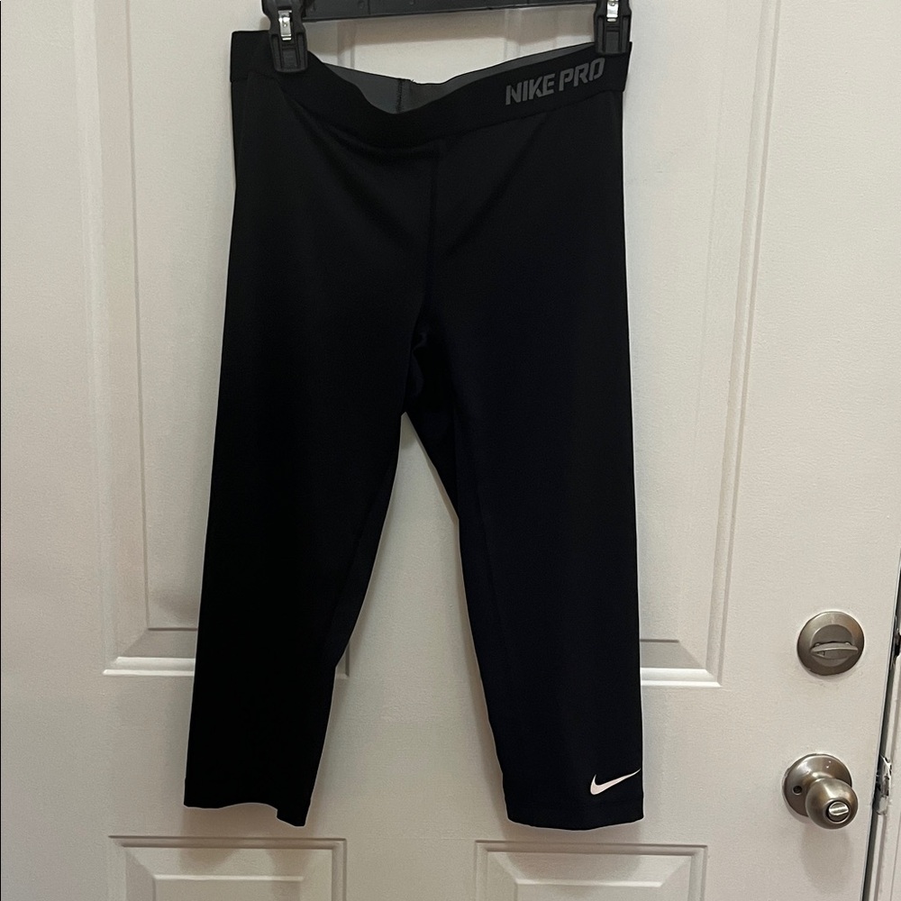 Nike Pro women’s Black Athletic Leggings